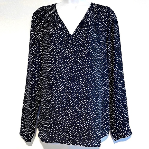 Banana Republic Tops - Banana Republic Navy/White Long Sleeve V Neck Blouse Sz XL